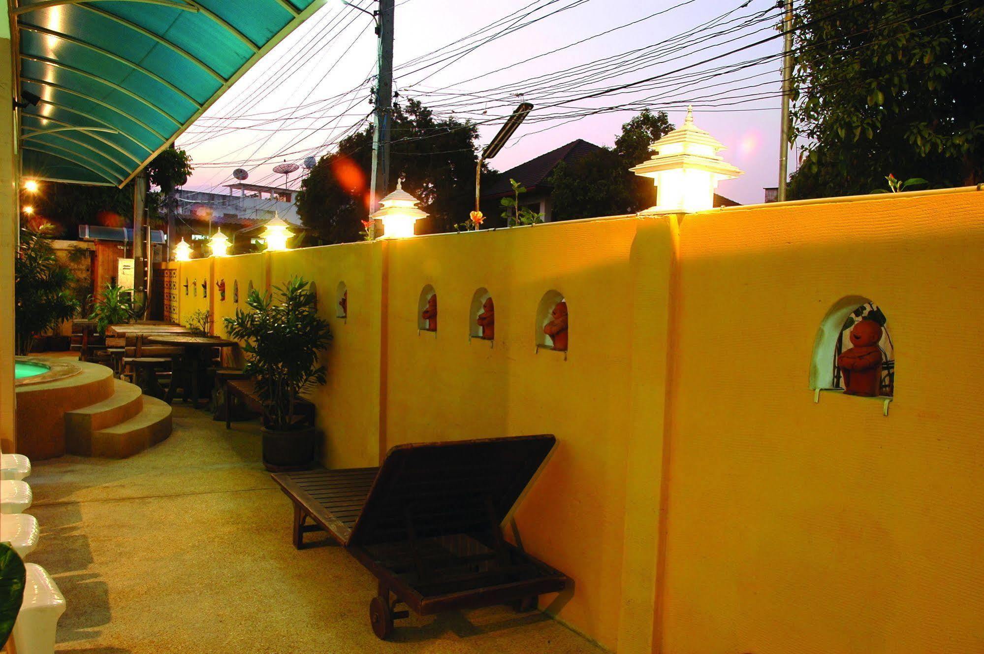 Thaphae Garden Guesthouse Chiang Mai Exterior foto